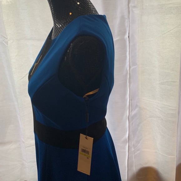 Calvin Klein ZIP-FRONT FIT & FLARE DRESS - Picture 4 of 8